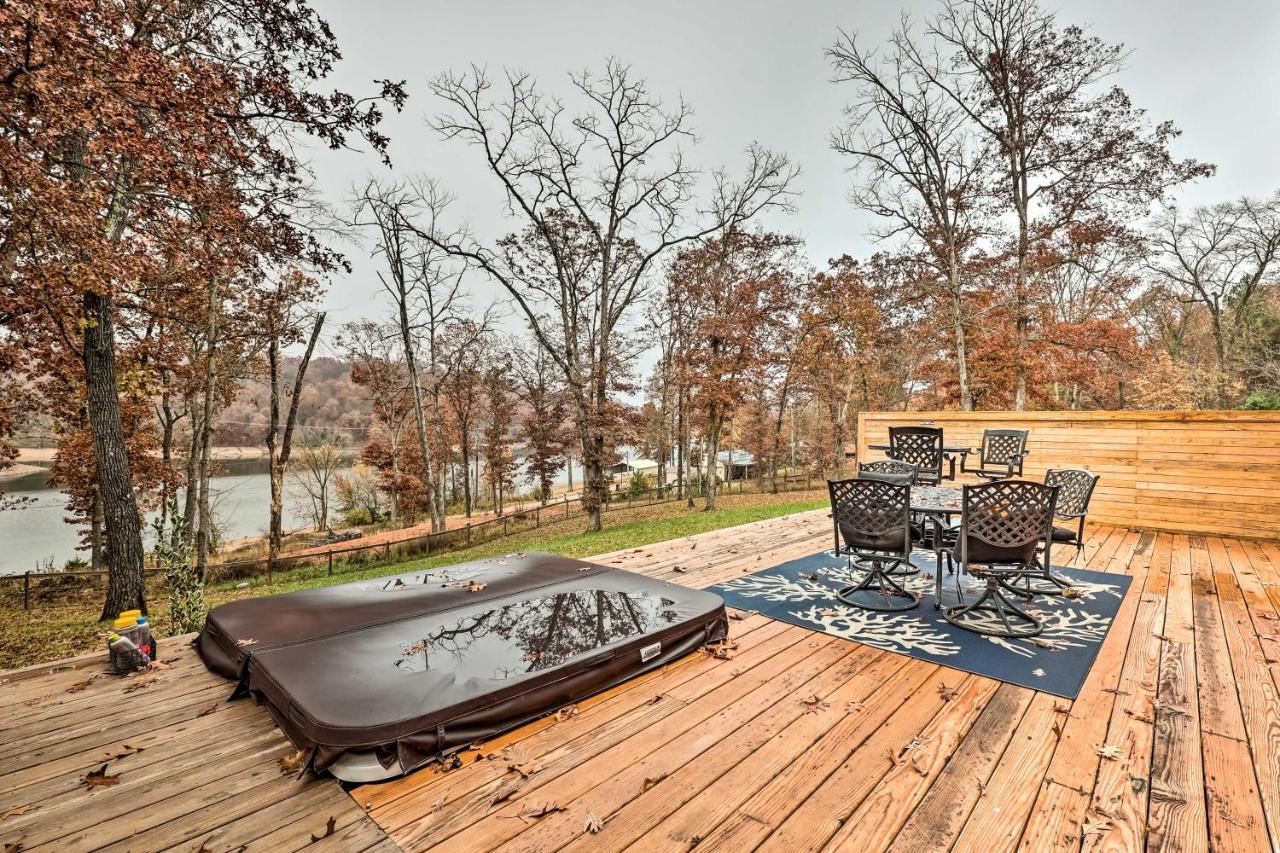 Lakefront Rogers Getaway With Hot Tub And Deck! Villa Buitenkant foto